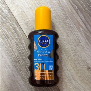 NIVEA Sun Protect & Bronze SPF 30 - Yellow & Brown